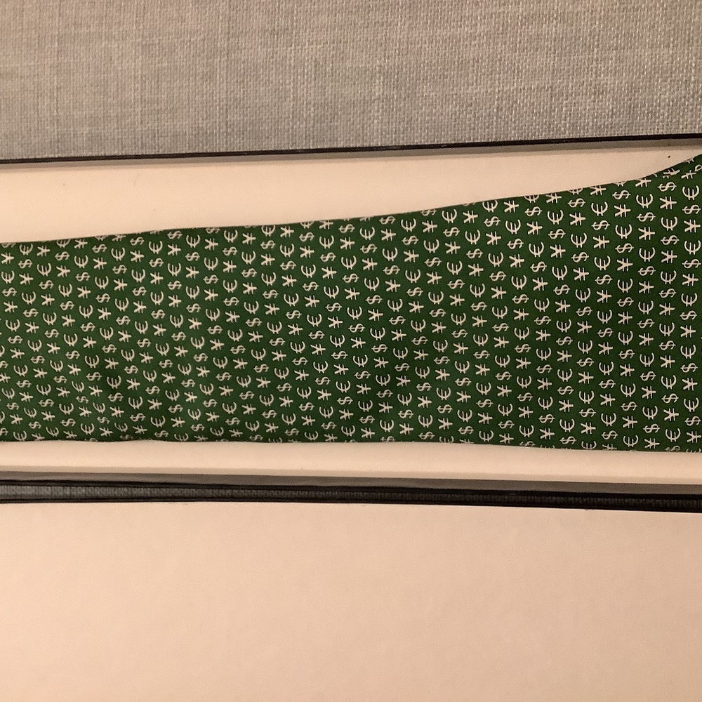 Money Heist $€ Vinneyard vines Tie